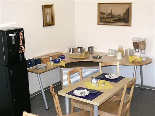 A bed Privatzimmer Dresden - Nichtraucherpension Gasthof